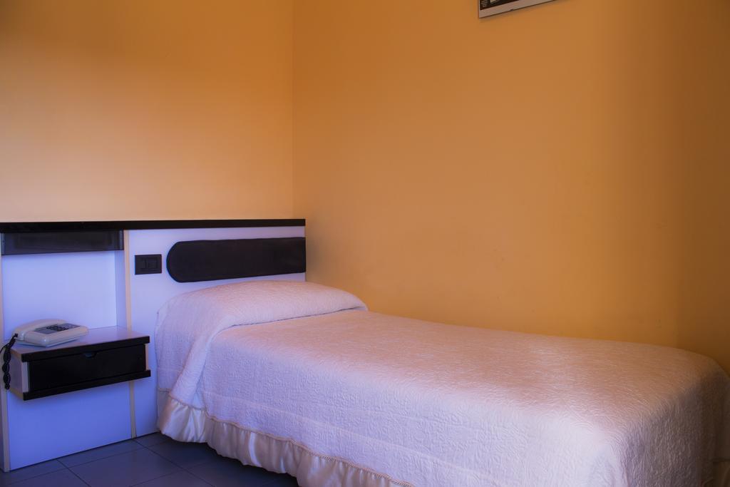 Hotel Falisco Fabrica di Roma Oda fotoğraf