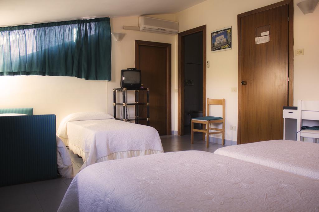 Hotel Falisco Fabrica di Roma Oda fotoğraf