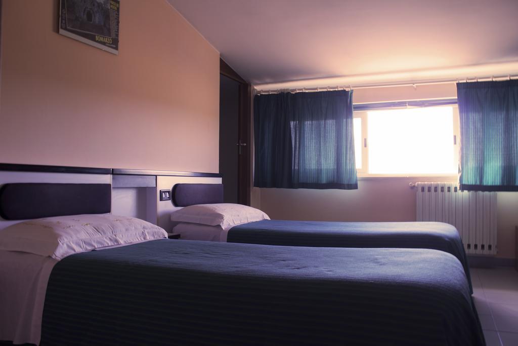 Hotel Falisco Fabrica di Roma Oda fotoğraf